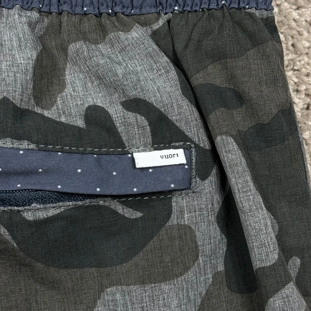 Vuori Mens Gray Camo Banks Shorts Six Nine Two Size L Large Performance Stretch